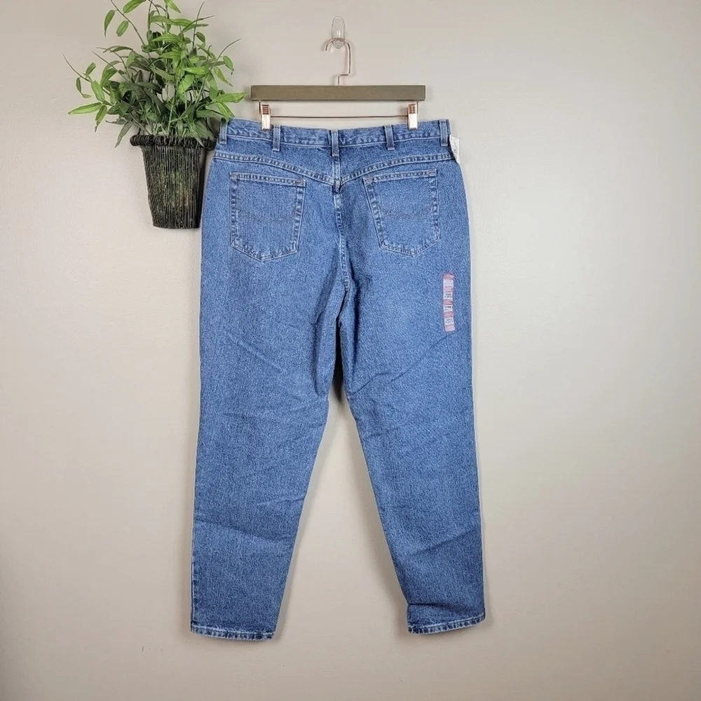 Chic NEW 90s Vintage Tapered Leg Relaxed Fit High Rise Medium Wash Mom Jeans